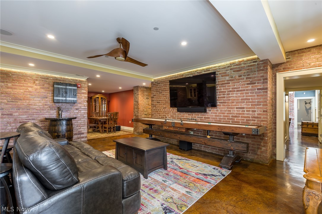 7482 Center Street 1-2