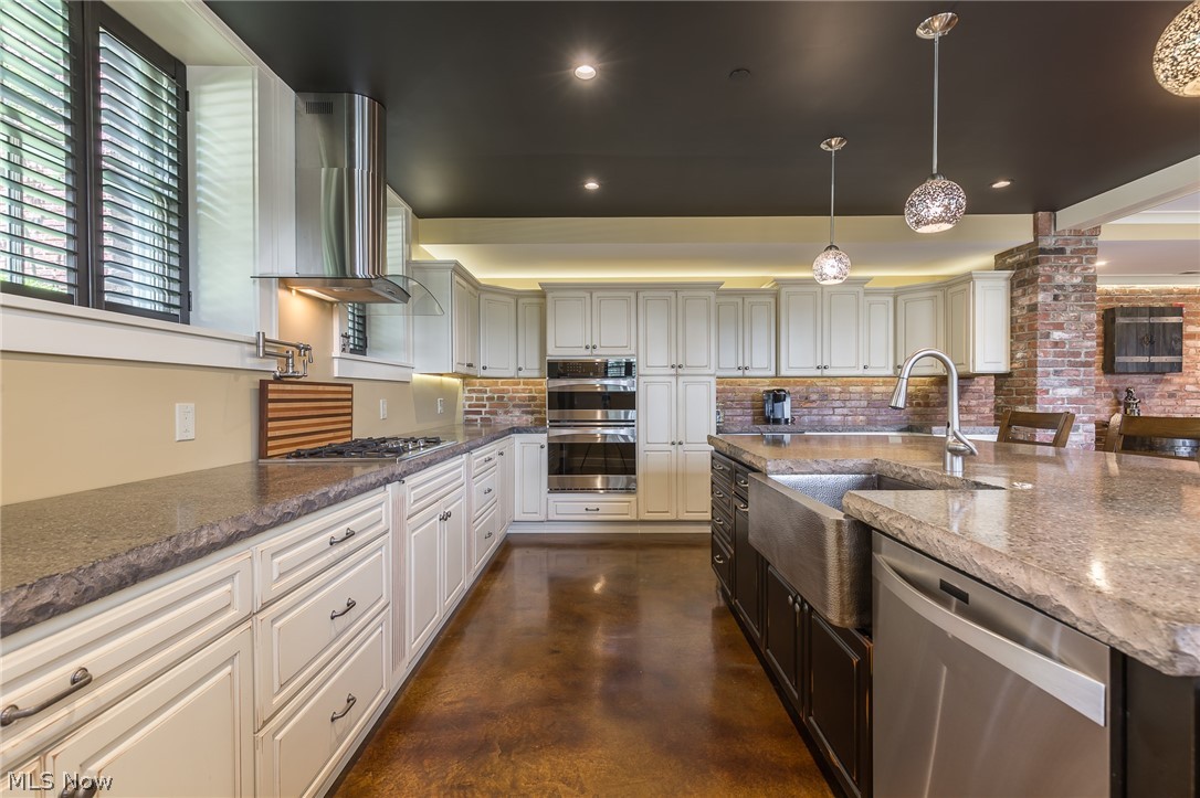 7482 Center Street 1-2