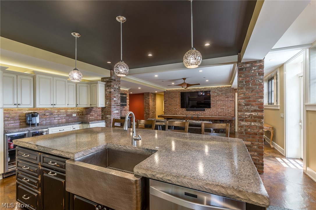 7482 Center Street 1-2