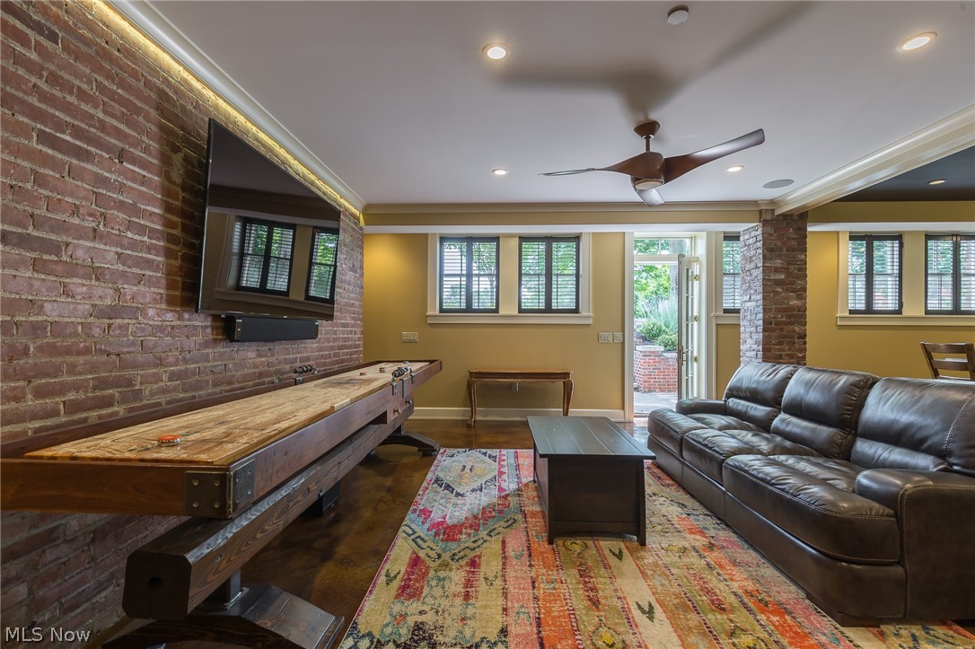 7482 Center Street 1-2