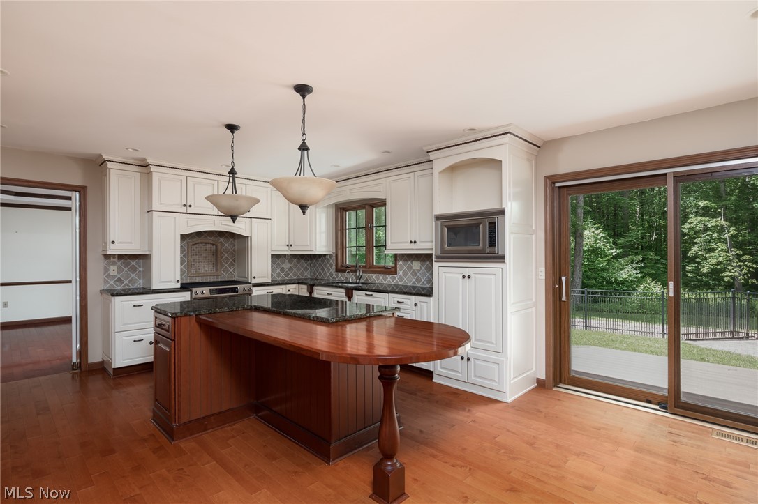 12414 Stockbridge