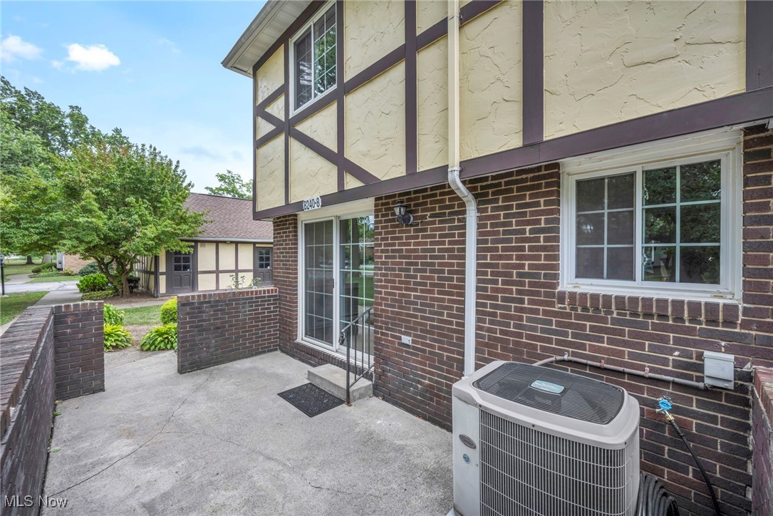 8240 Deepwood Boulevard Bldg. 7/Unit 8