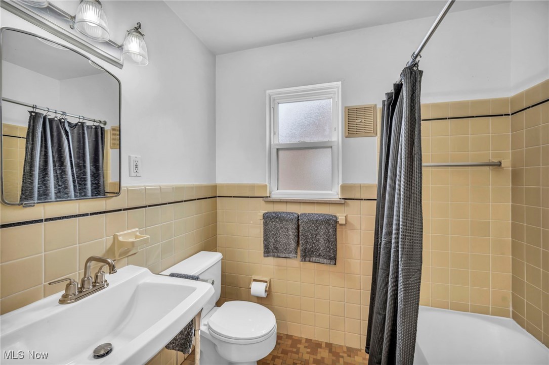 297 E 260th Street