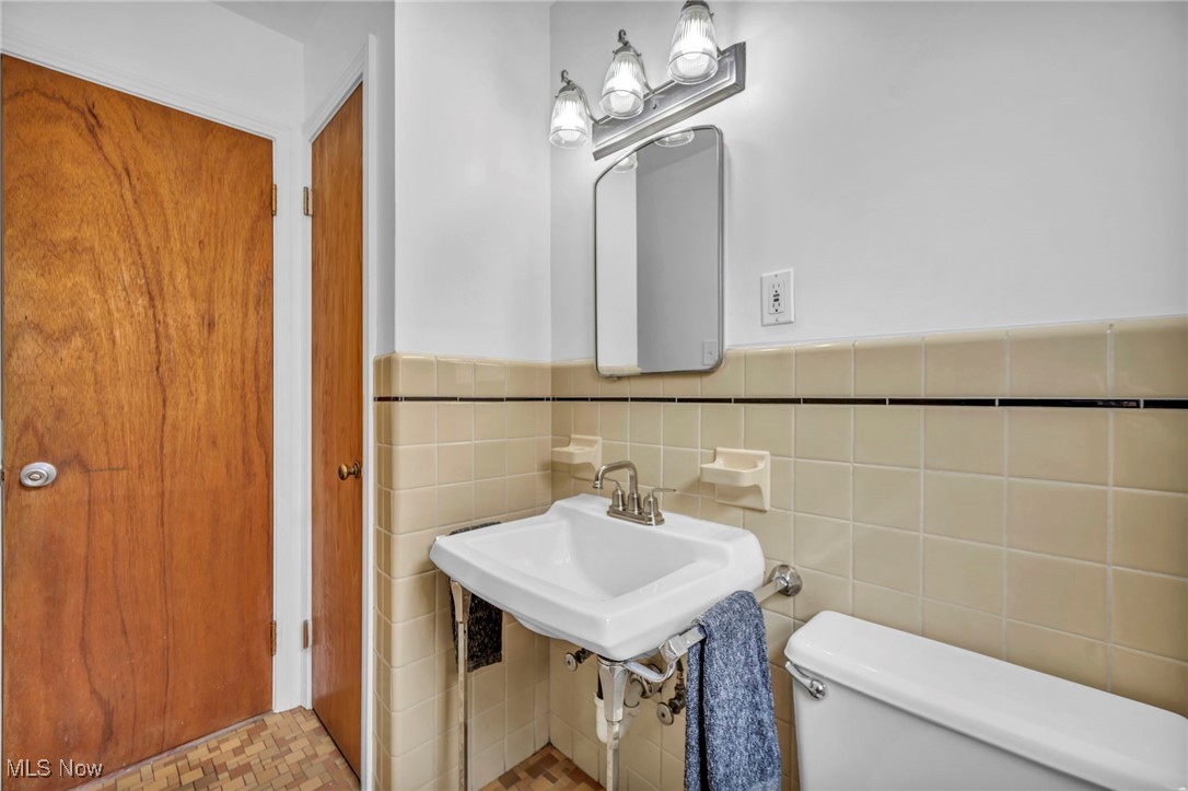 297 E 260th Street