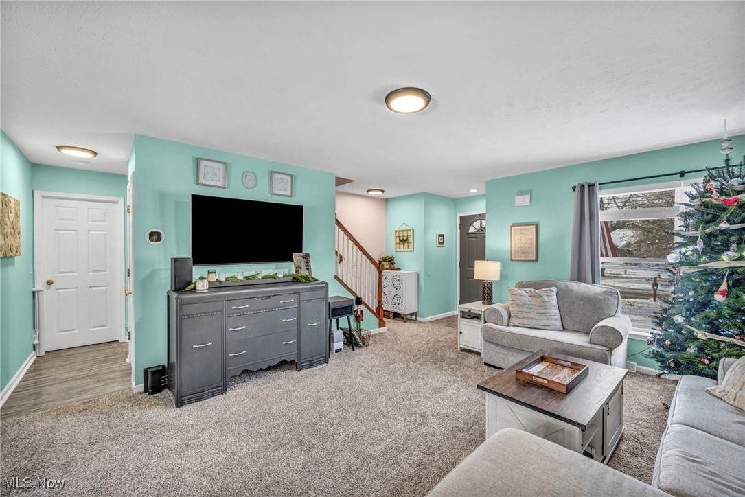 5827 Tanager Court