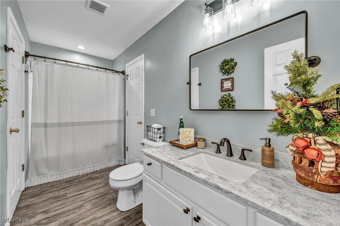 5827 Tanager Court