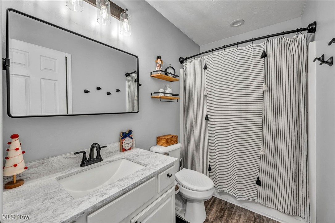 5827 Tanager Court
