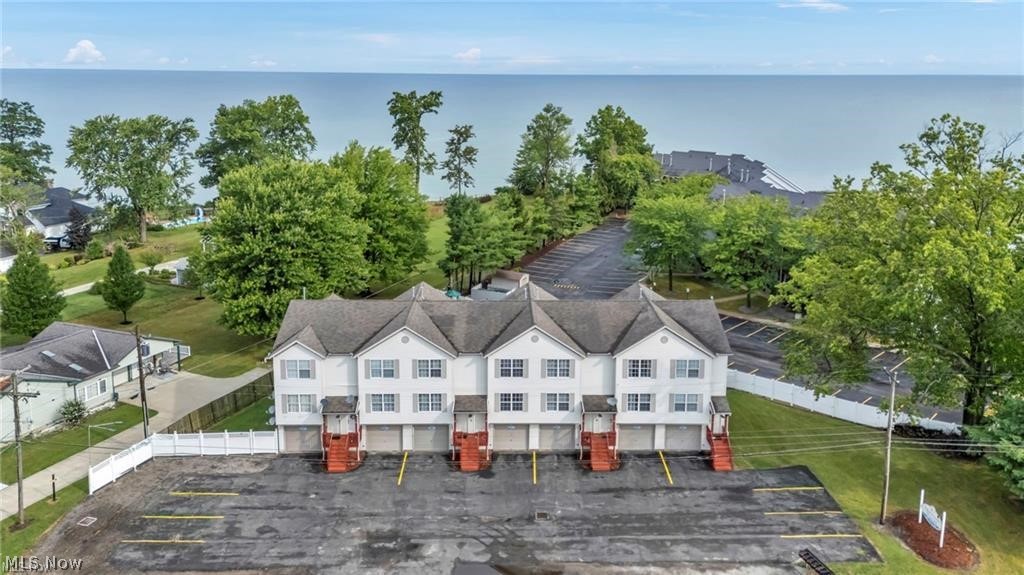 6037 Lake Road W