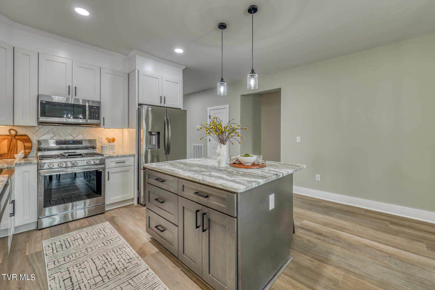 4160 Bristol Highway, 501