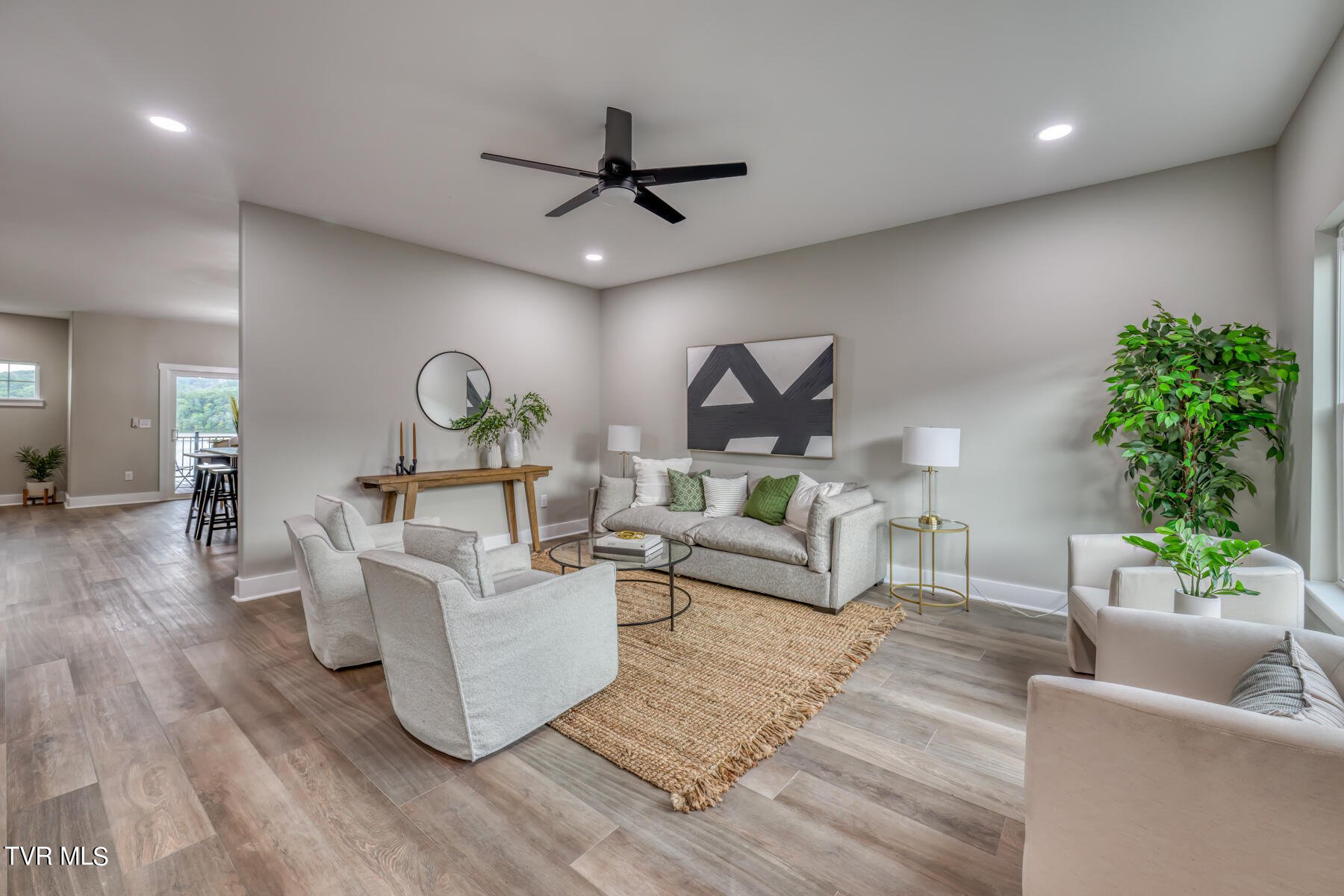4160 Bristol Highway, 501