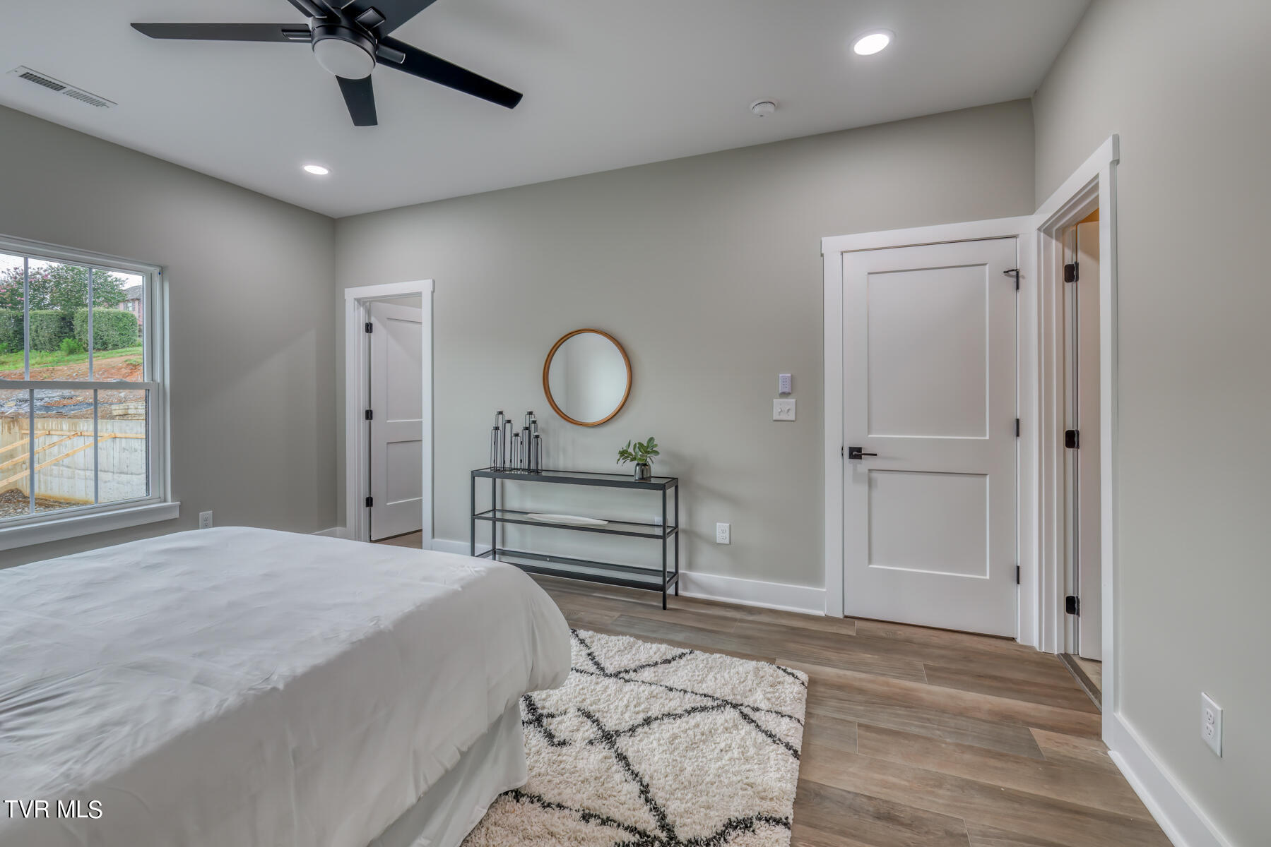 4160 Bristol Highway, 501