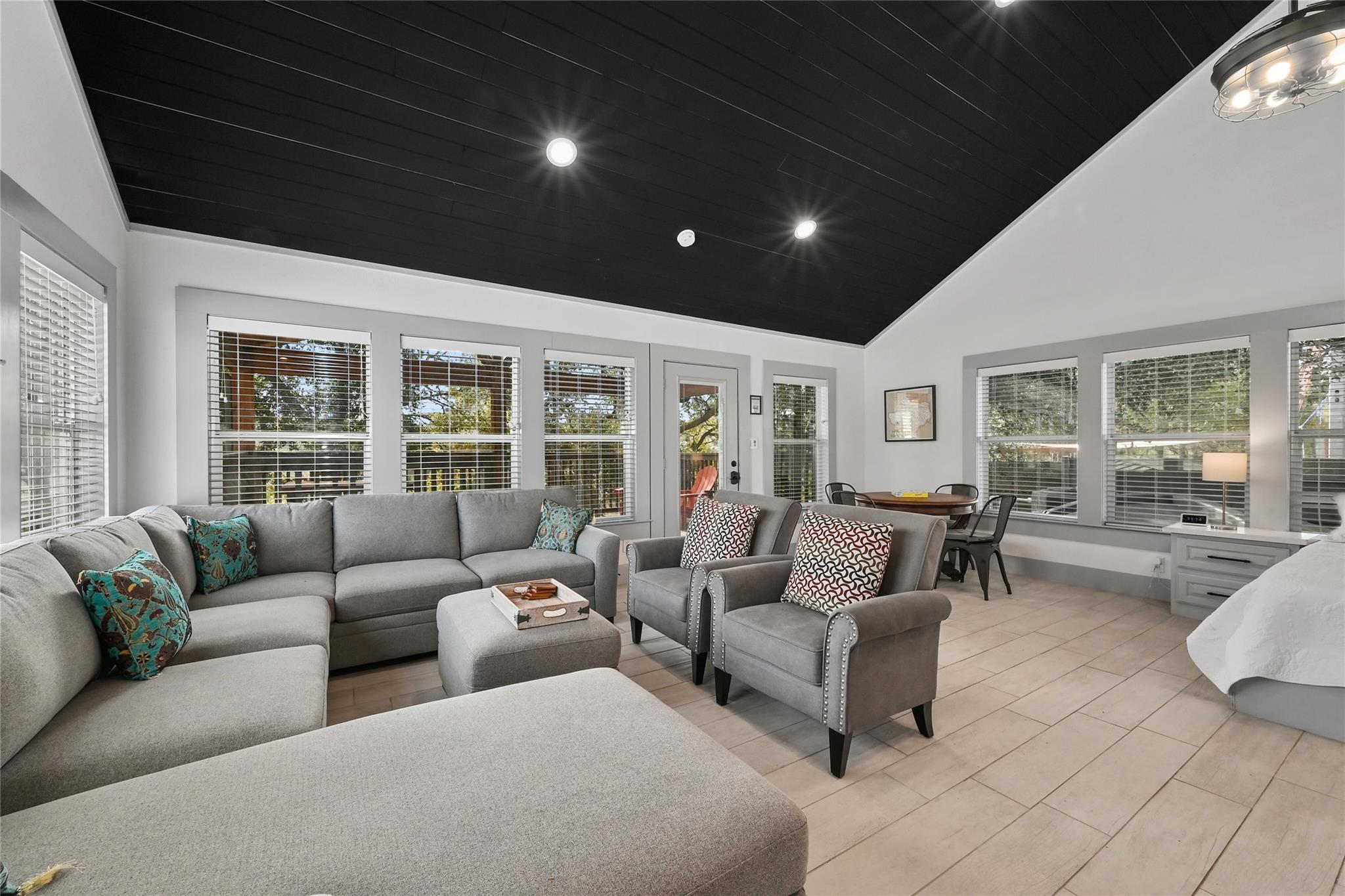 2903 Oak Ridge DR