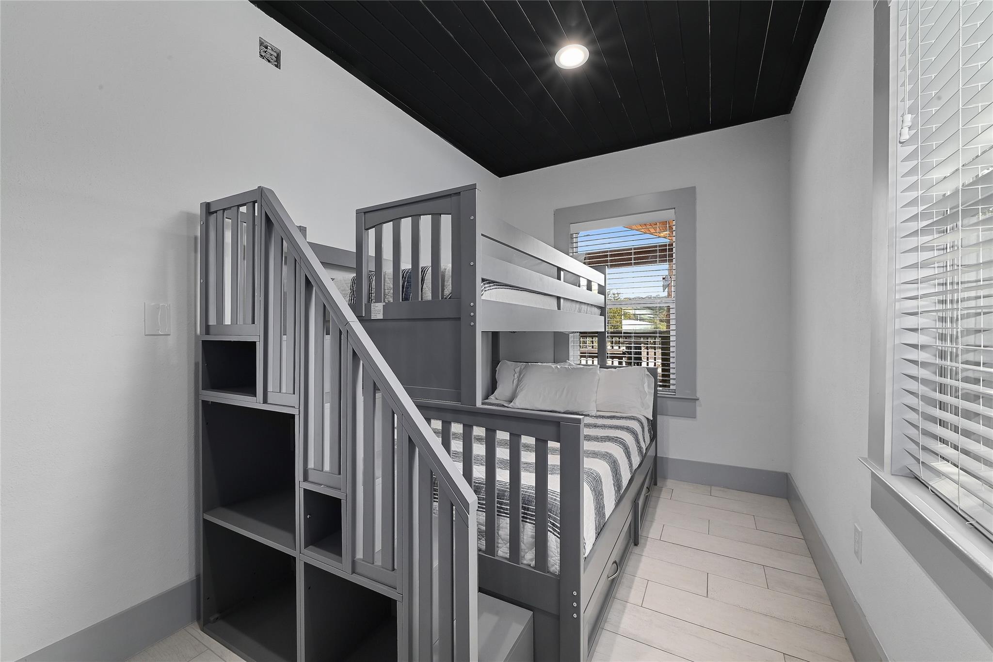 2903 Oak Ridge DR
