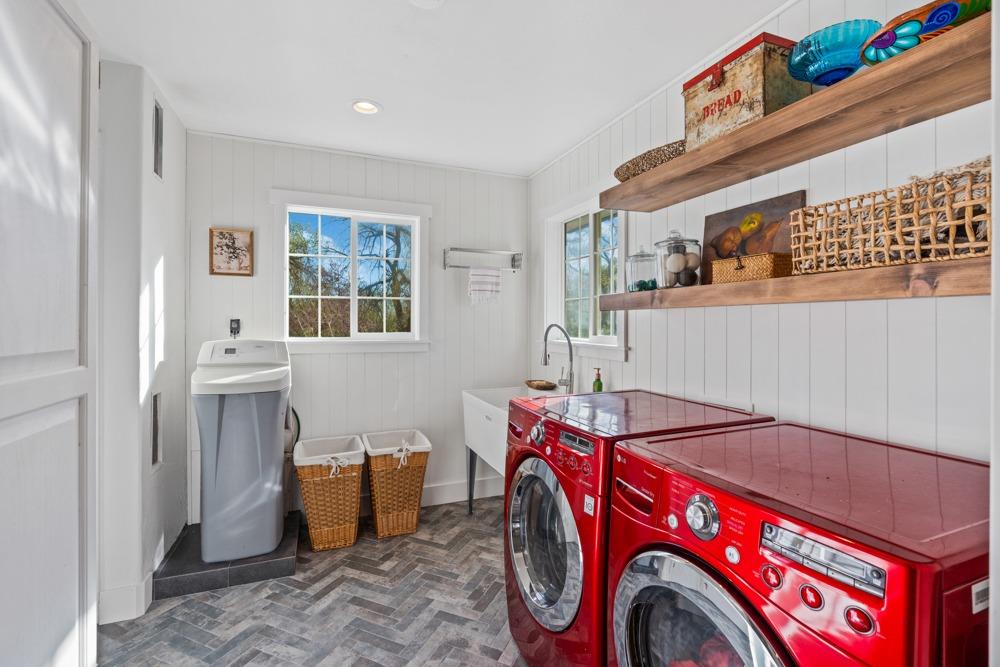 7550 Thousand Oaks Drive