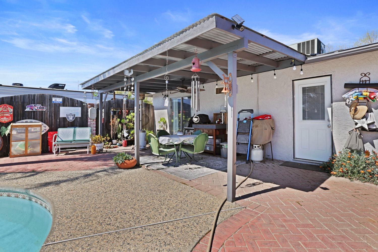 698 Wallis Avenue