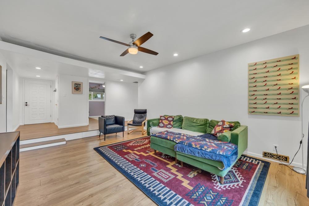 9 Lakeshore Circle