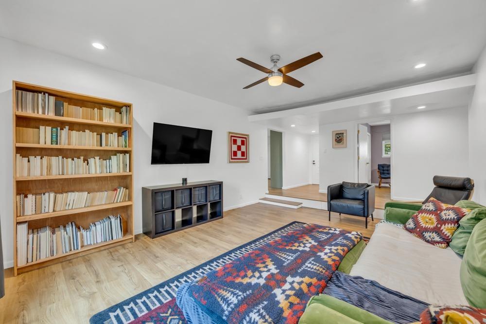 9 Lakeshore Circle