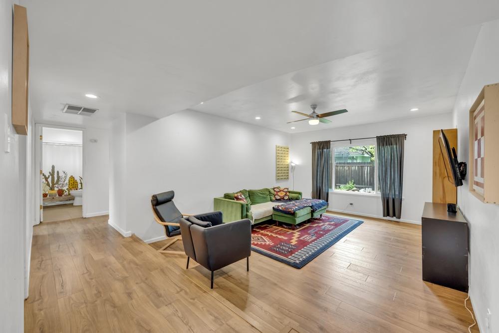 9 Lakeshore Circle