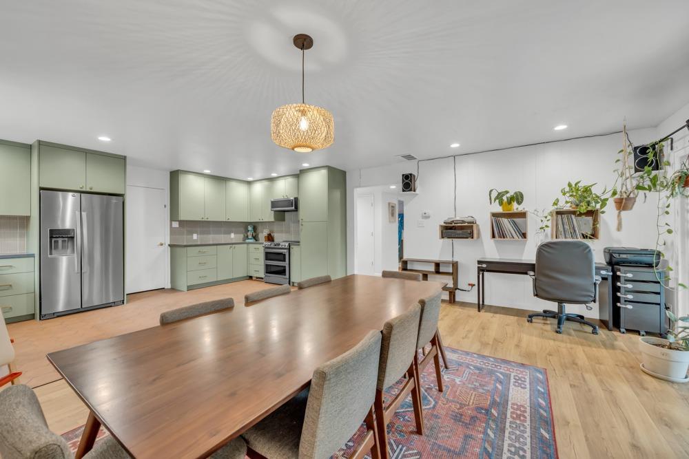 9 Lakeshore Circle