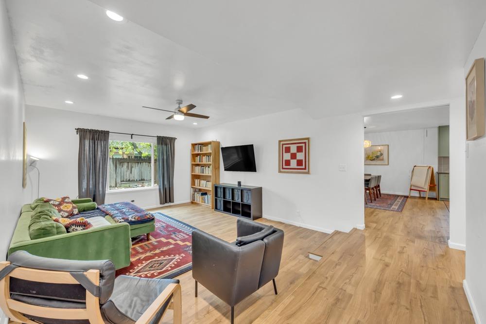 9 Lakeshore Circle