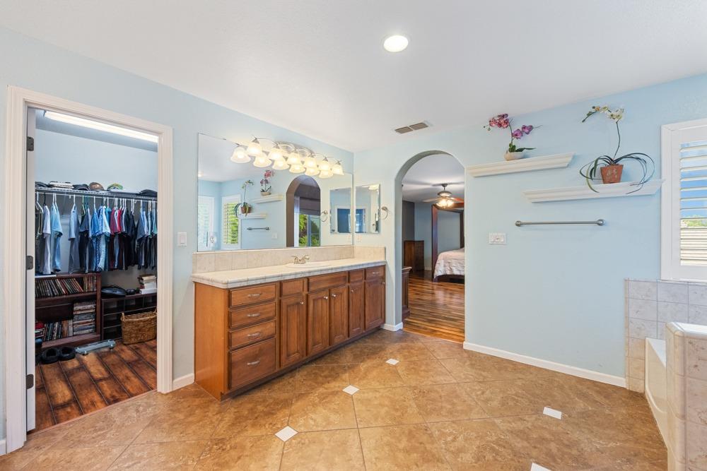 1219 Seymour Circle