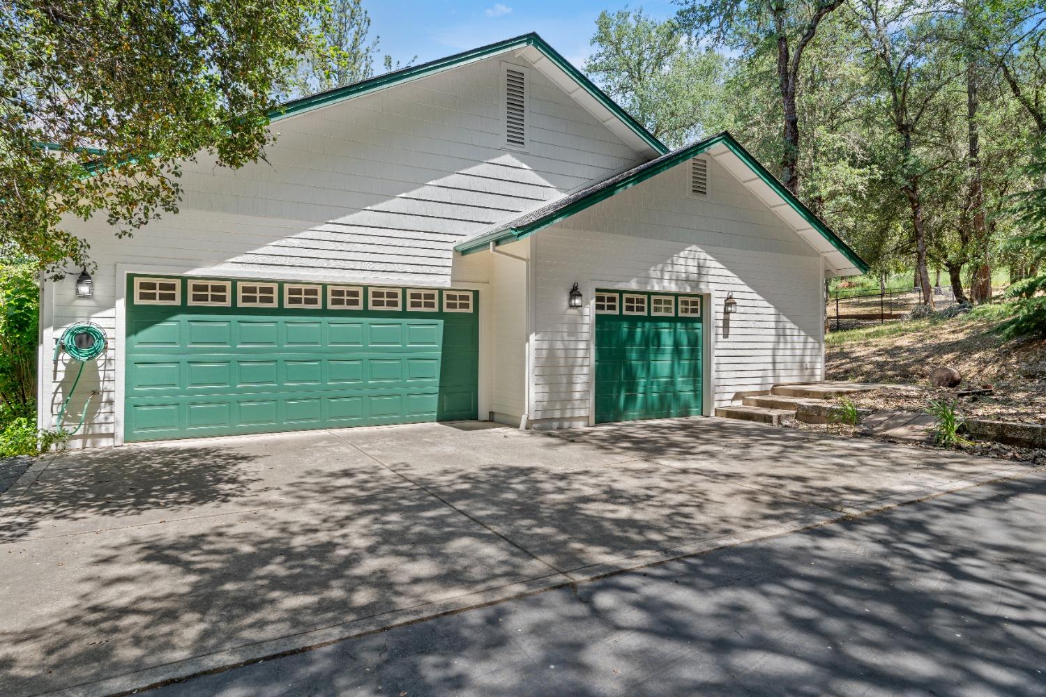 2020 Oak Hill Lane