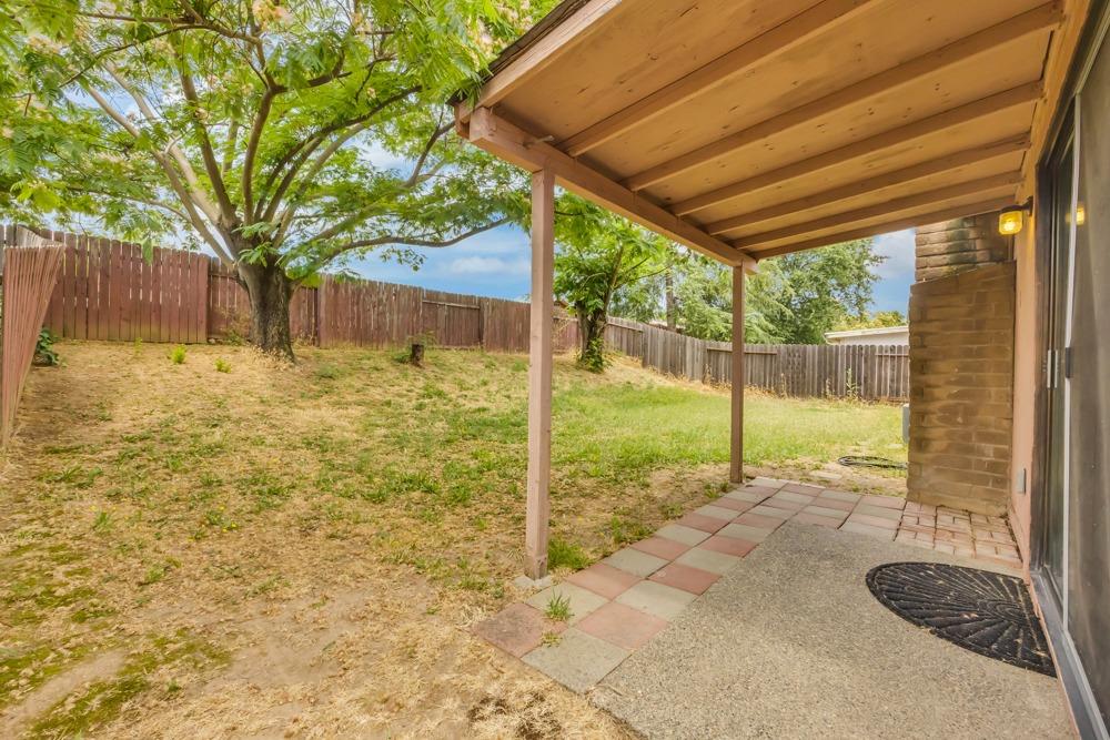 8033 Ravencrest Way