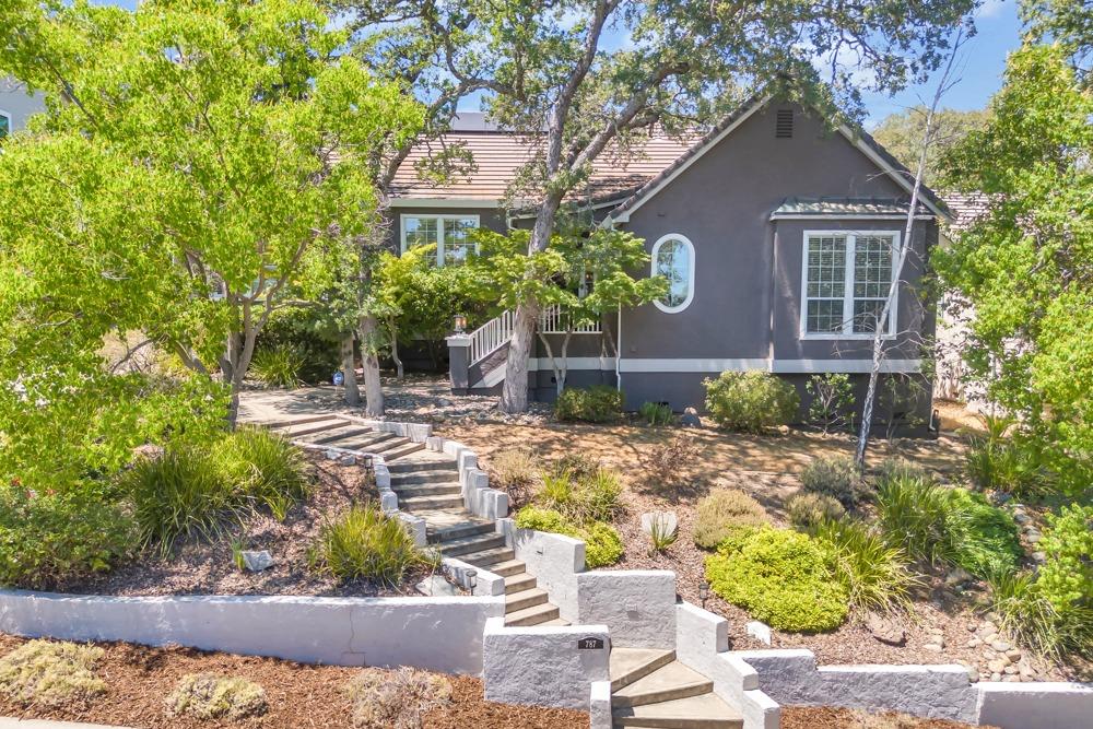 787 Knight Lane