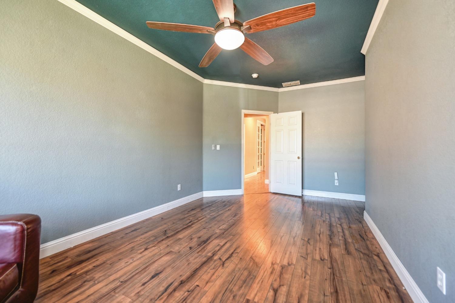 823 Leith Court