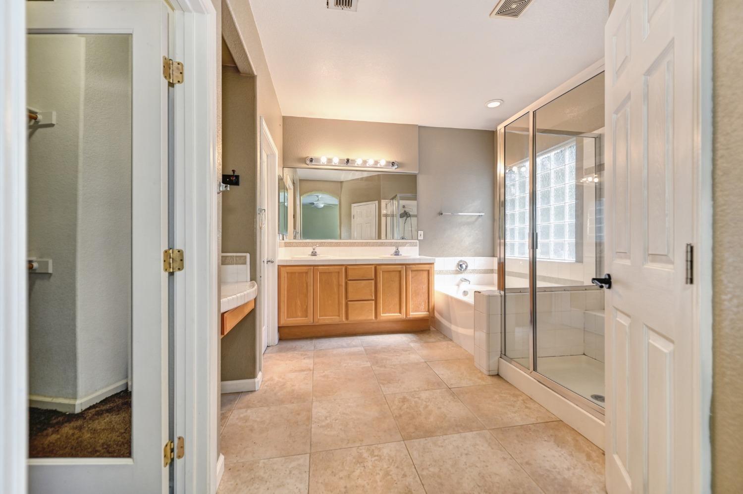 823 Leith Court