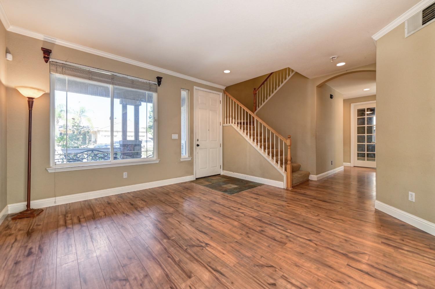 823 Leith Court