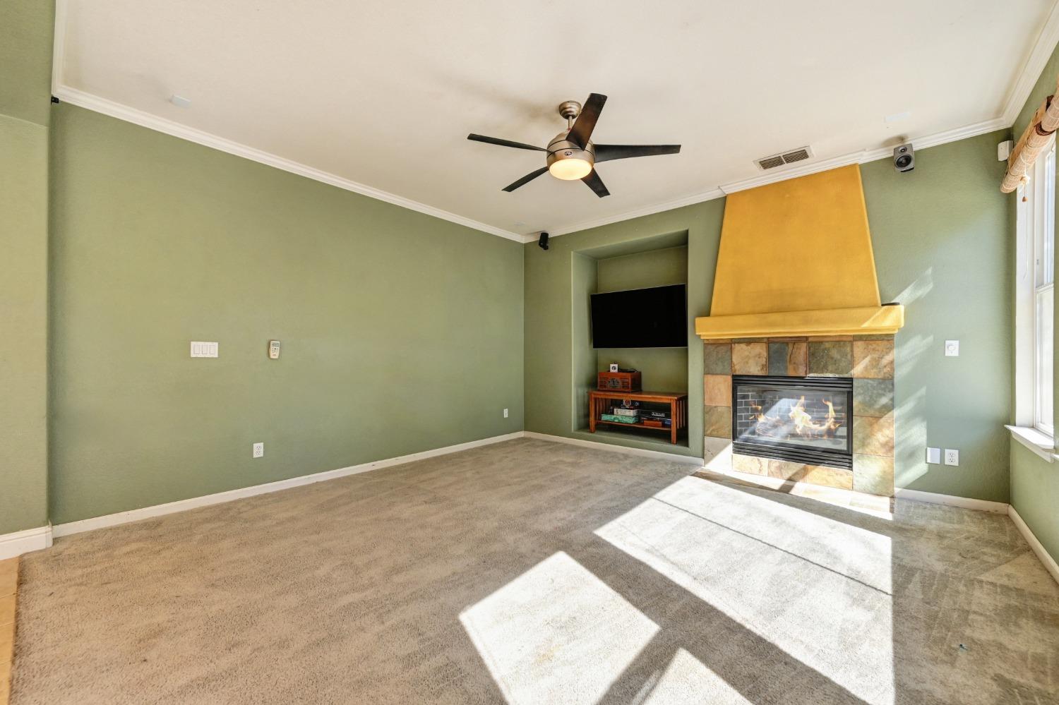 823 Leith Court