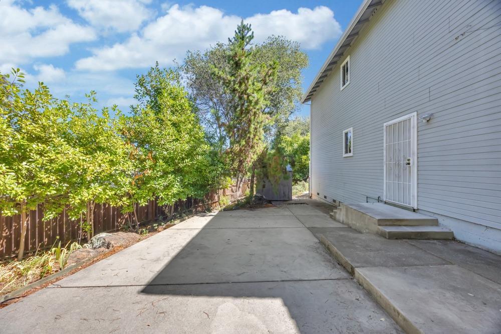 1620 Yale Court