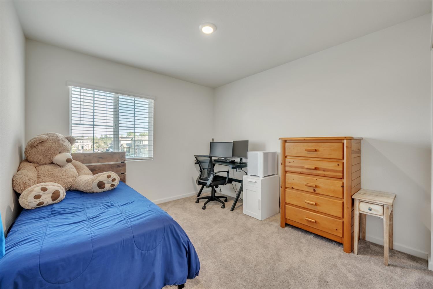 601 Lincolnshire Circle