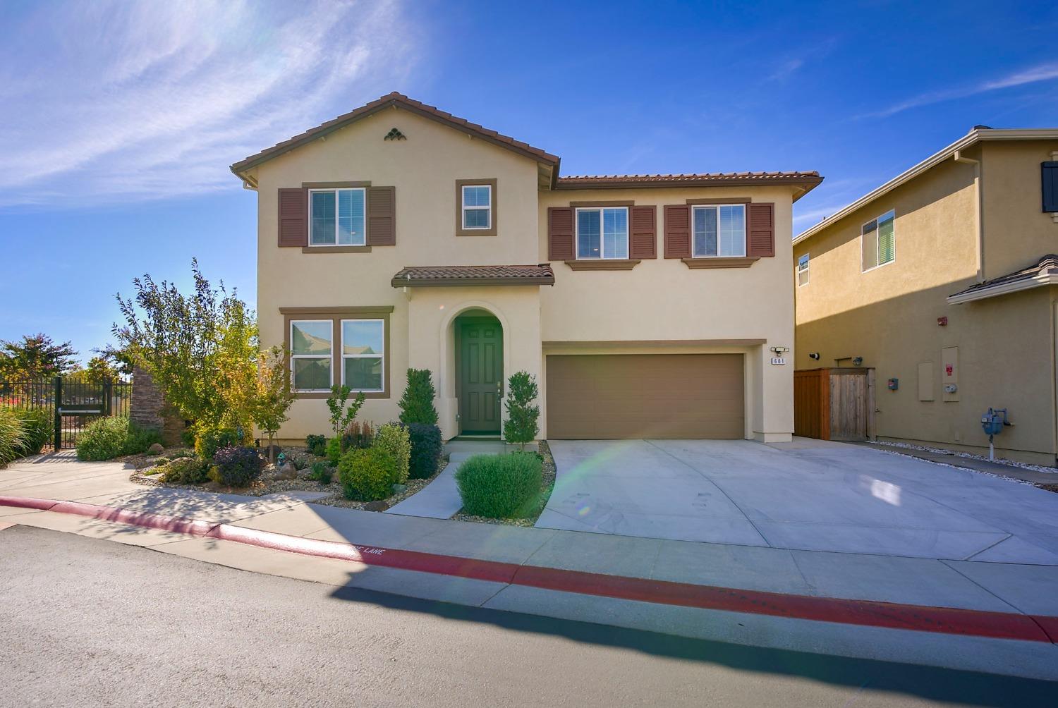601 Lincolnshire Circle