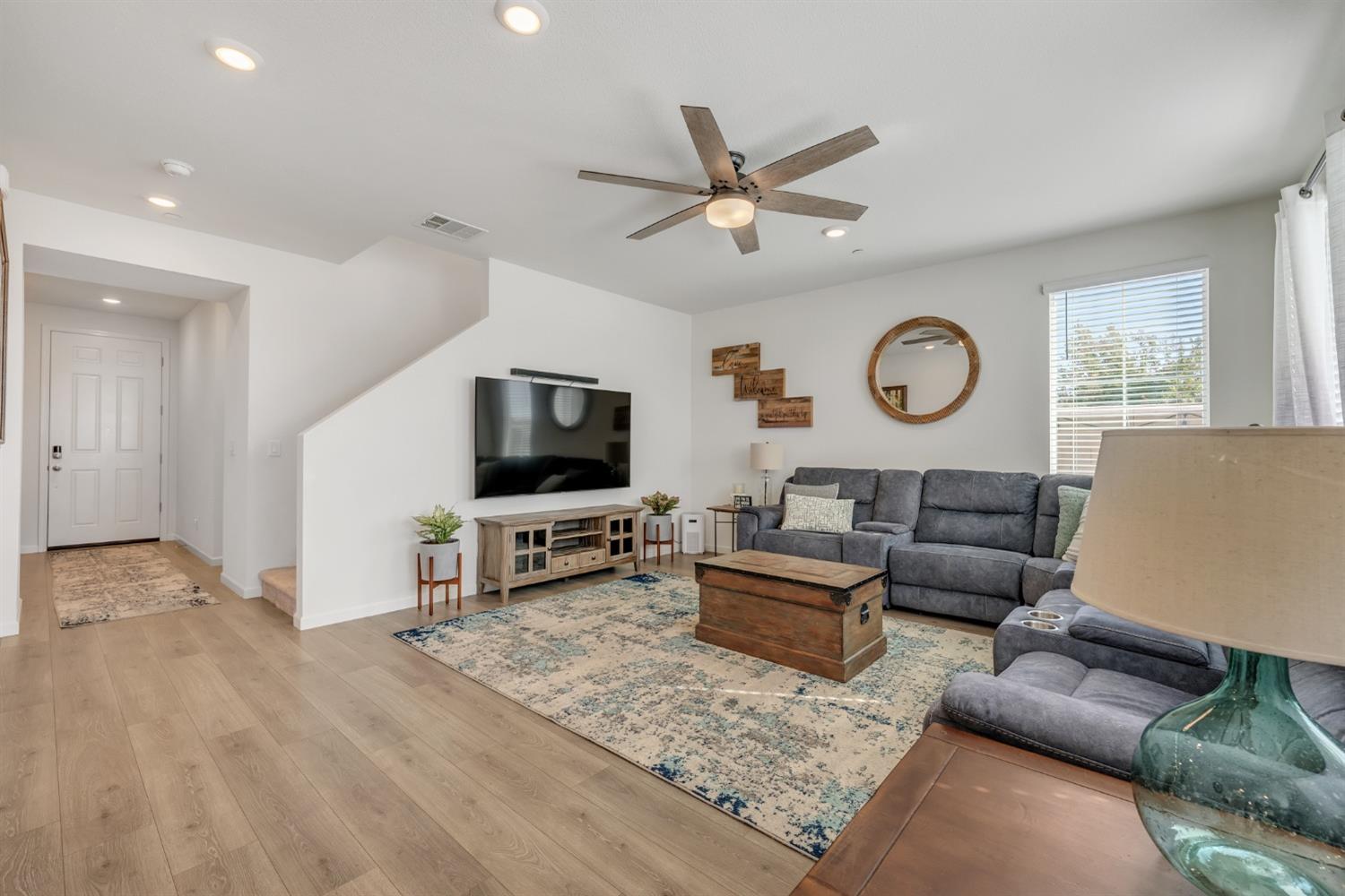 601 Lincolnshire Circle