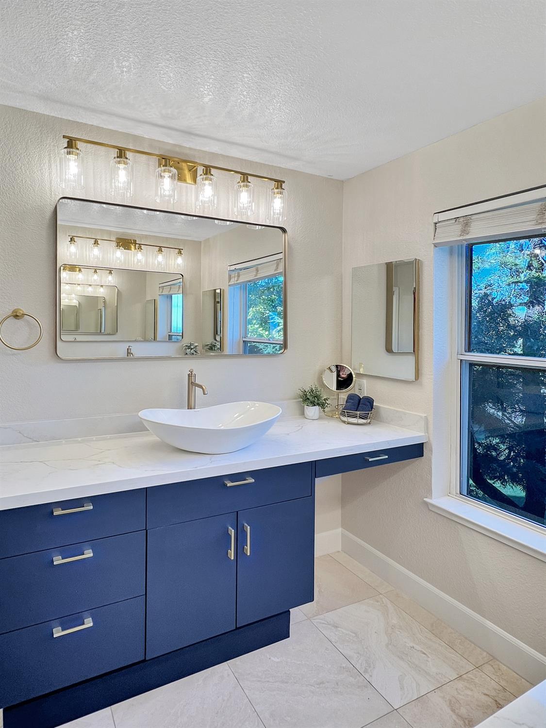 5856 Fernwood Drive