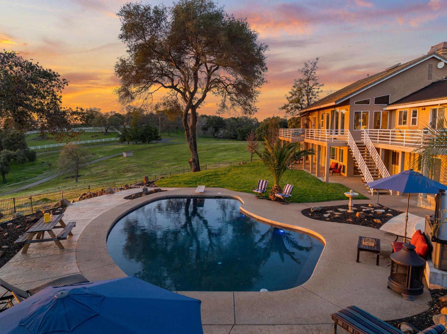 5856 Fernwood Drive