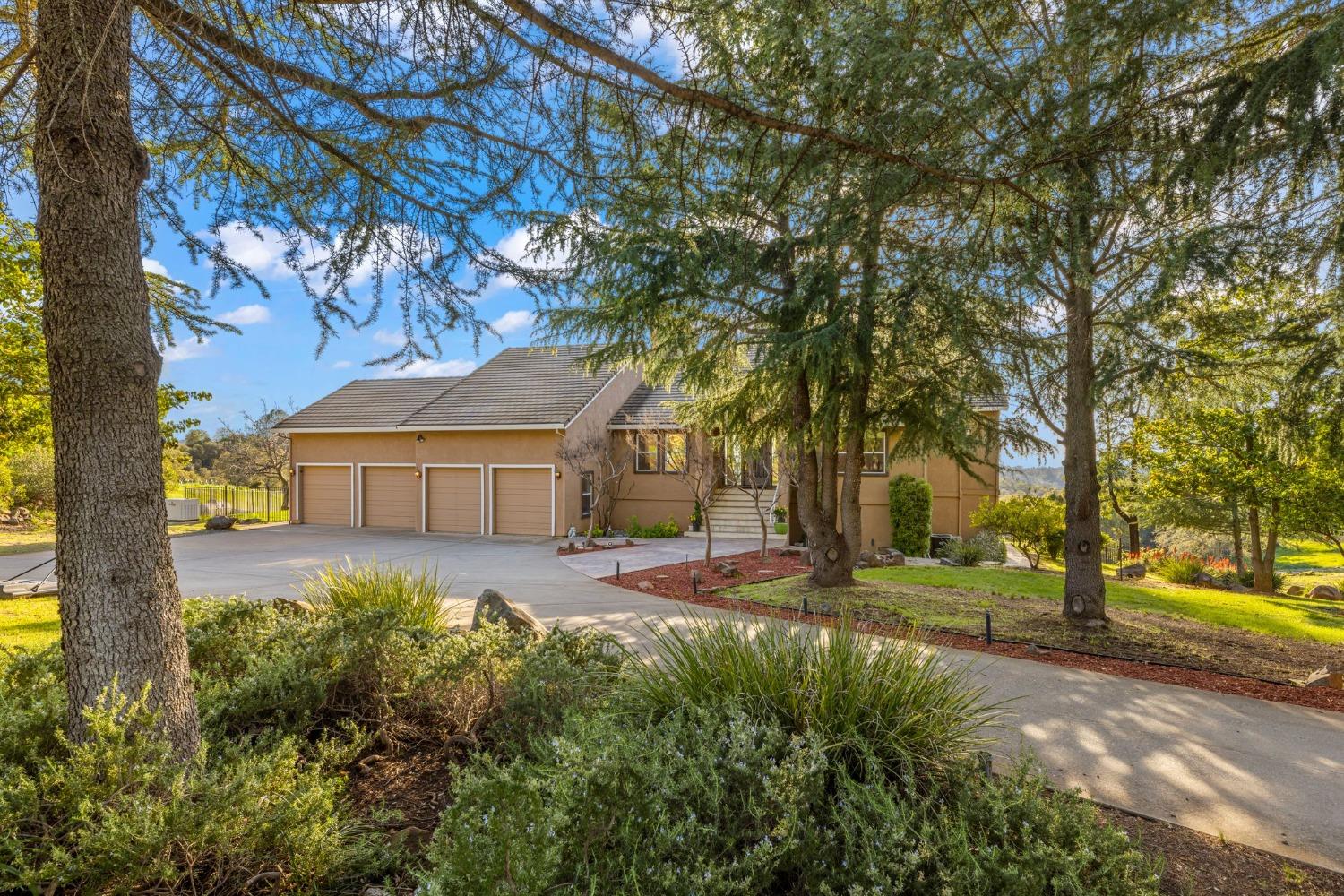 5856 Fernwood Drive