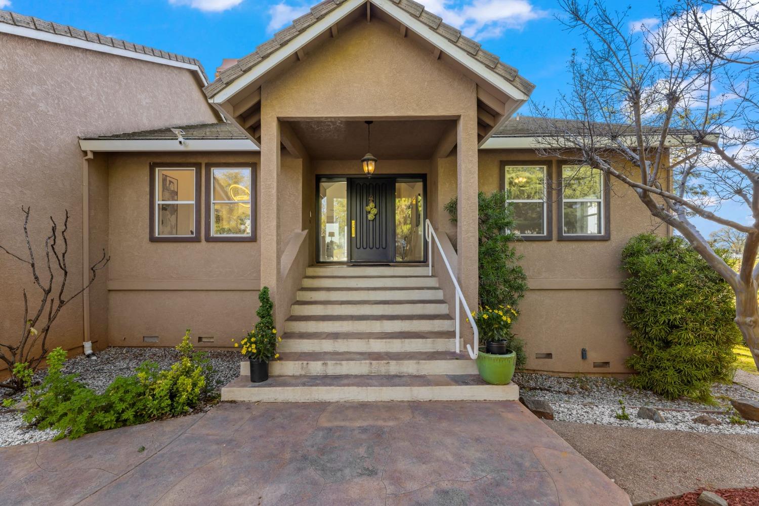 5856 Fernwood Drive