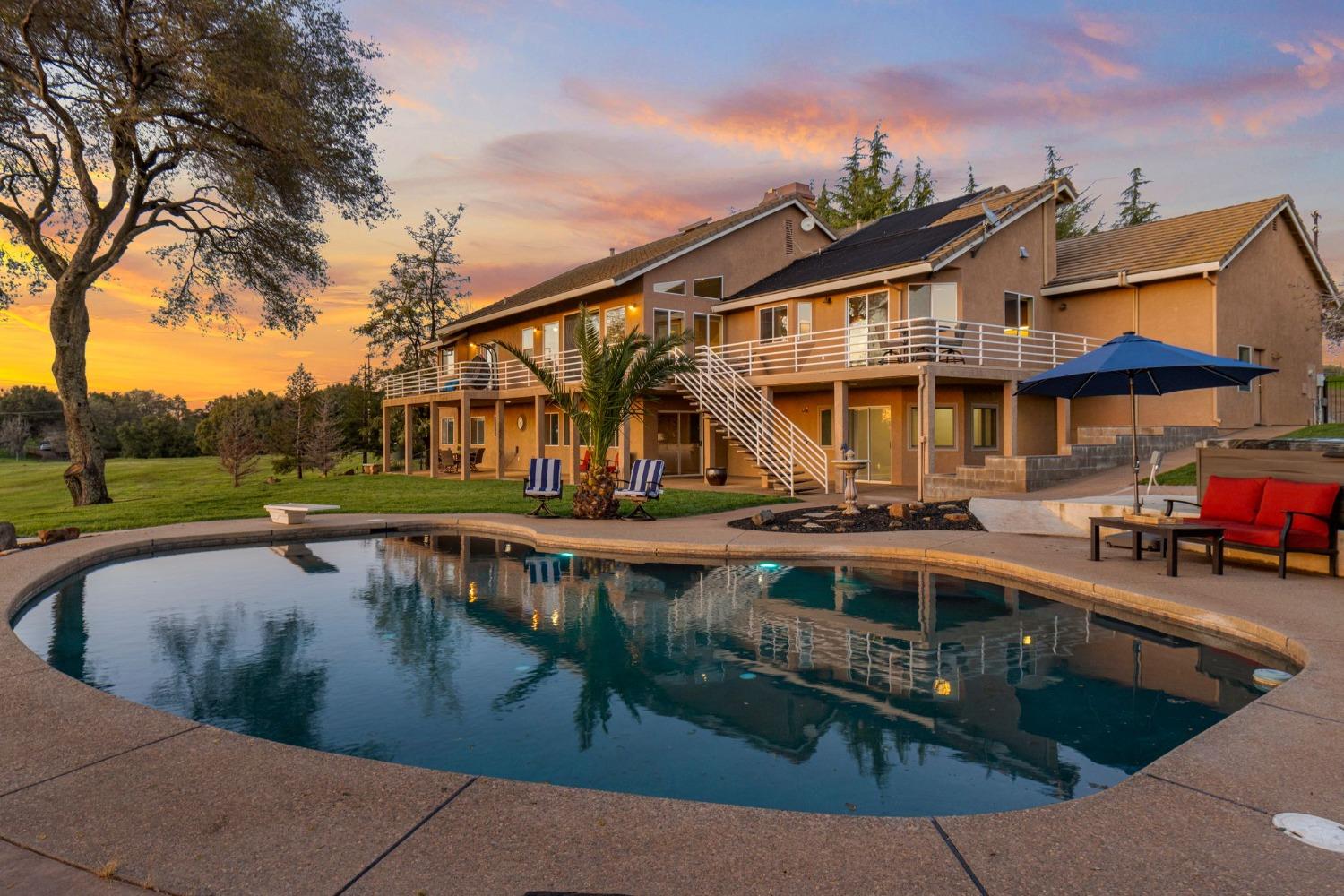 5856 Fernwood Drive