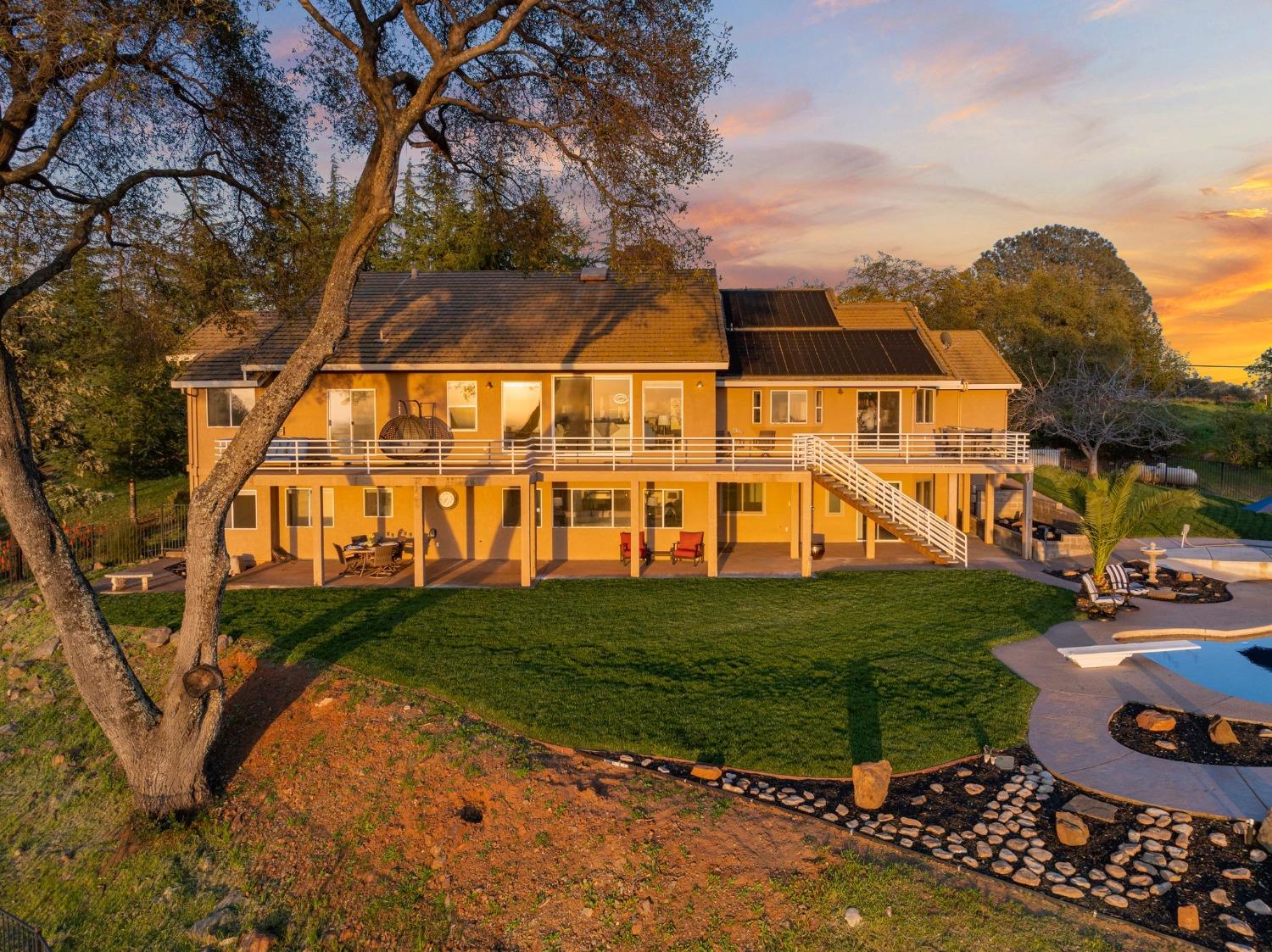5856 Fernwood Drive