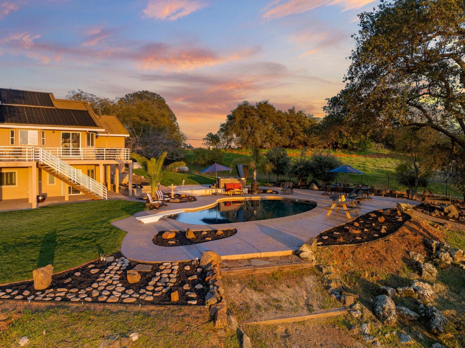 5856 Fernwood Drive