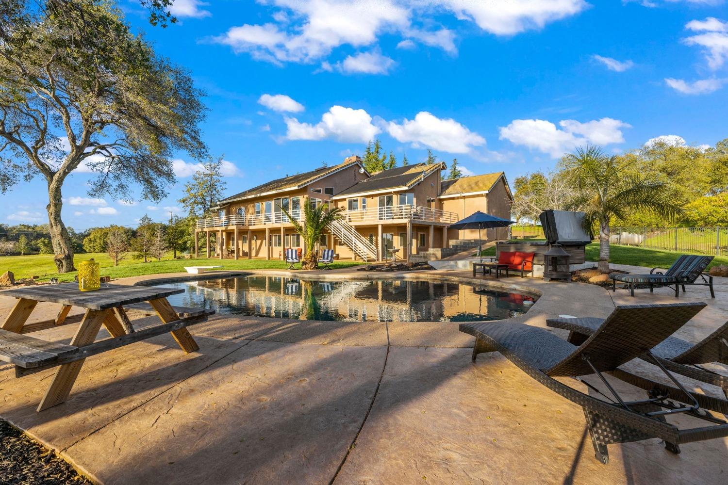 5856 Fernwood Drive