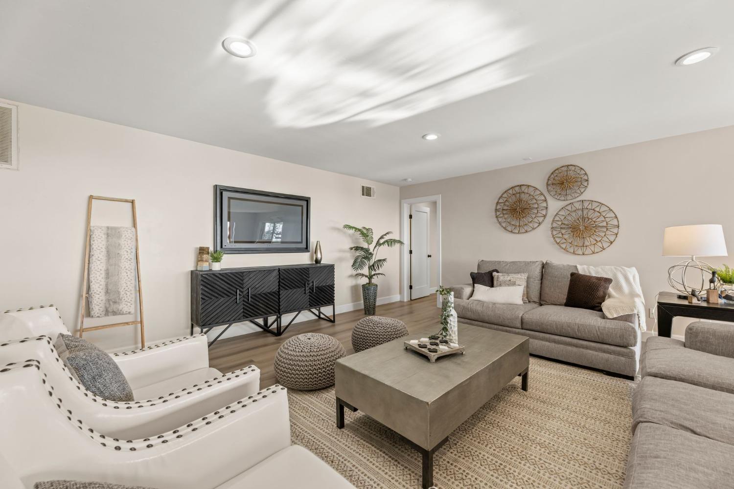 5856 Fernwood Drive