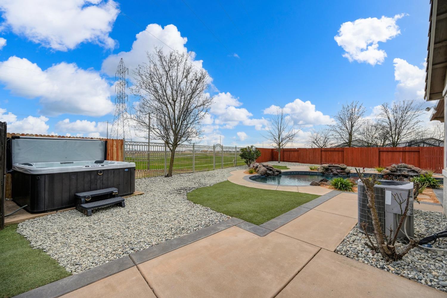 12368 Pawcatuck Way