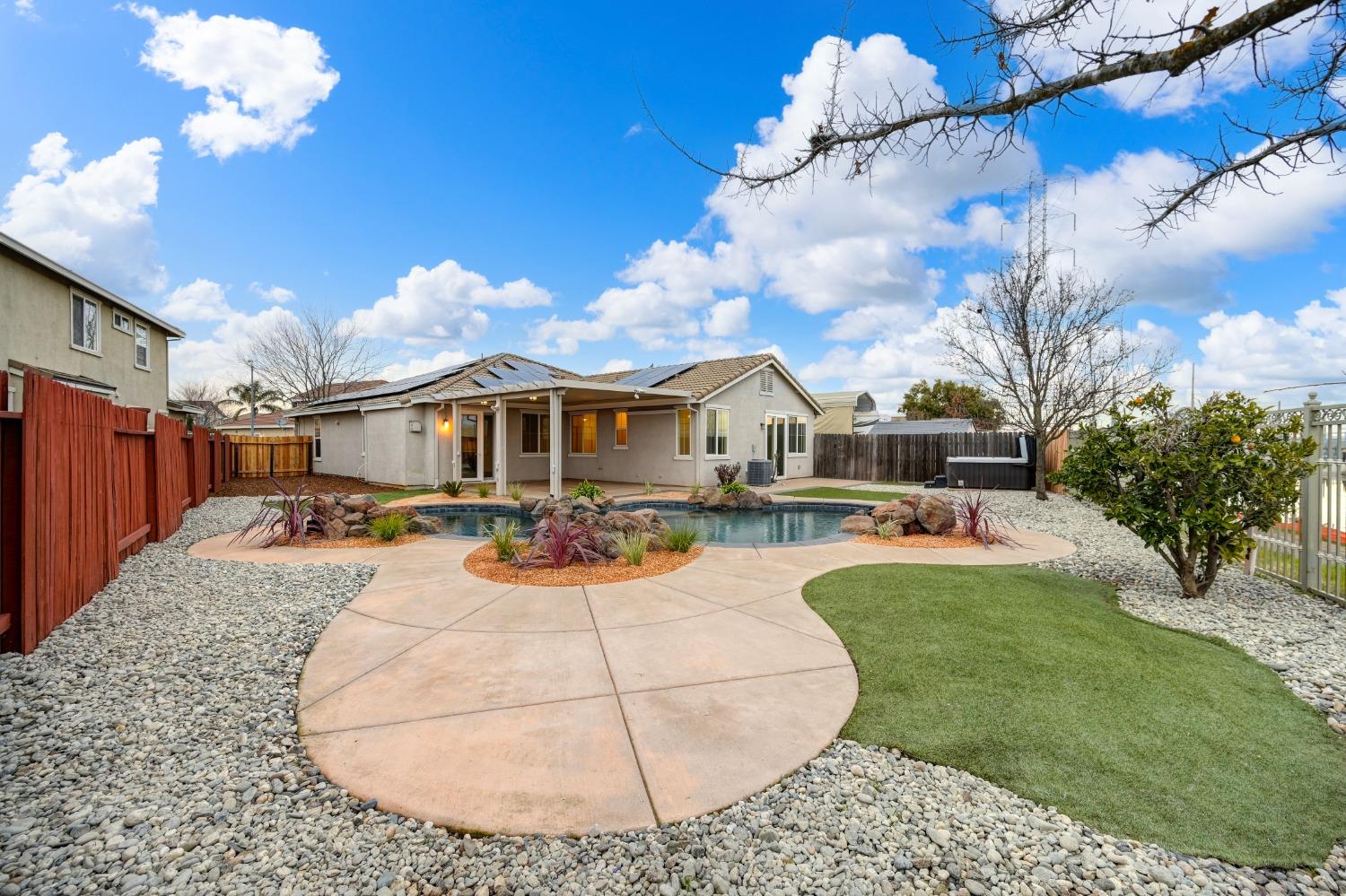 12368 Pawcatuck Way