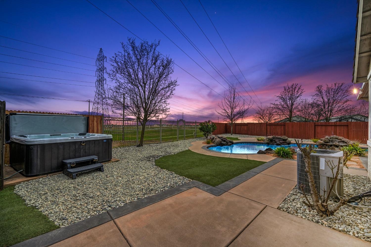 12368 Pawcatuck Way