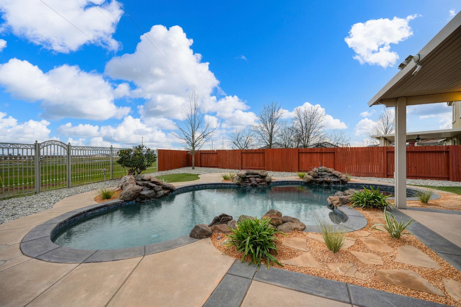 12368 Pawcatuck Way