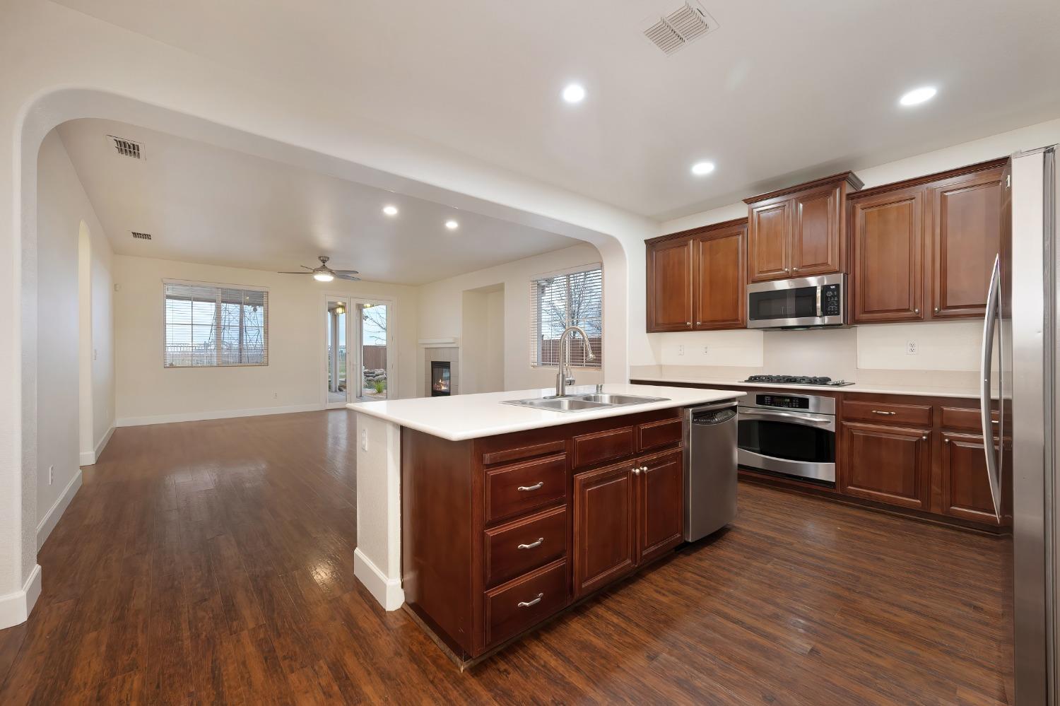 12368 Pawcatuck Way